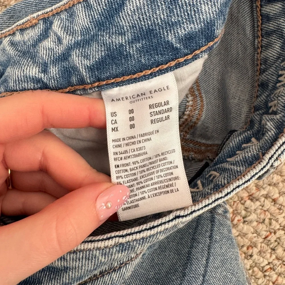 American Eagle Outfitters Ripped Light Blue Jeans - Picture 2 of 3